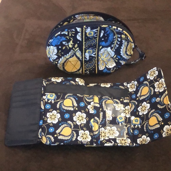 Vera Bradley cometic and wallet combo - Picture 2 of 2